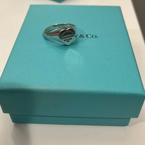 Return to Tiffany®
Heart Signet Ring